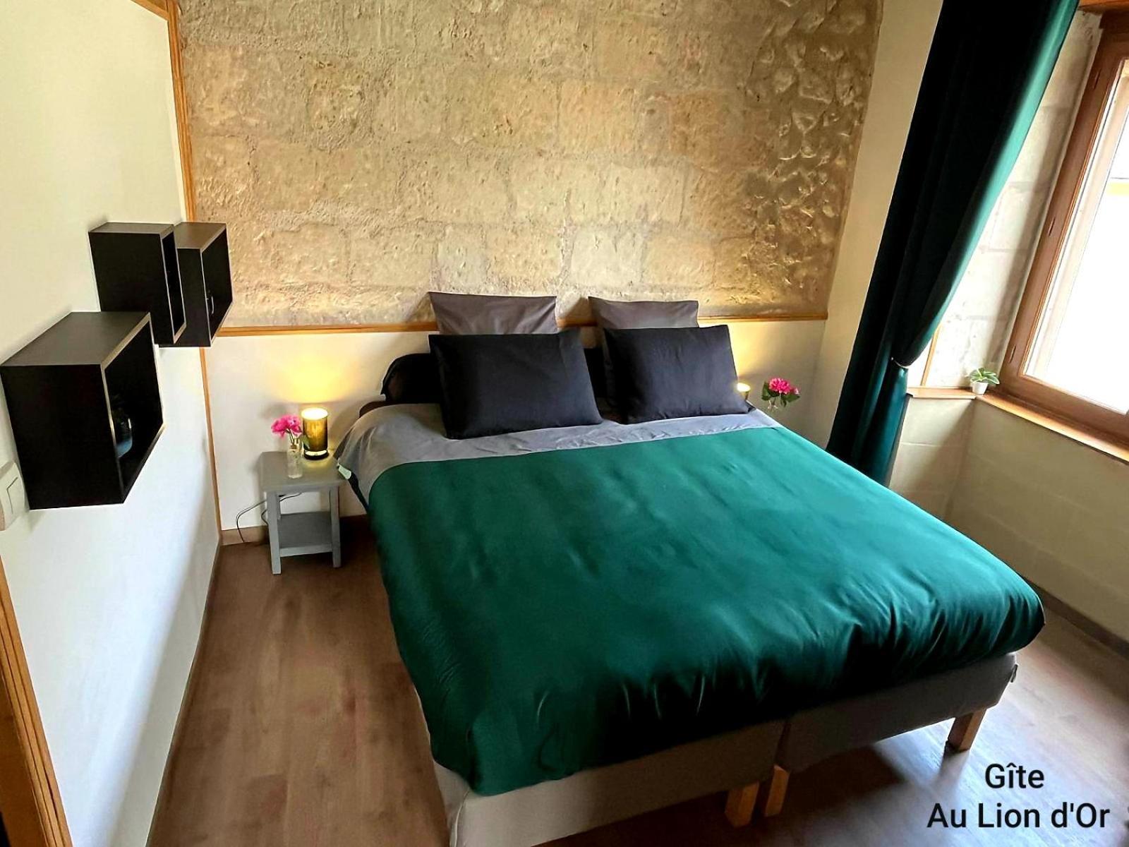 Au Lion D'Or Apartment Les Roches-l'Eveque Bagian luar foto