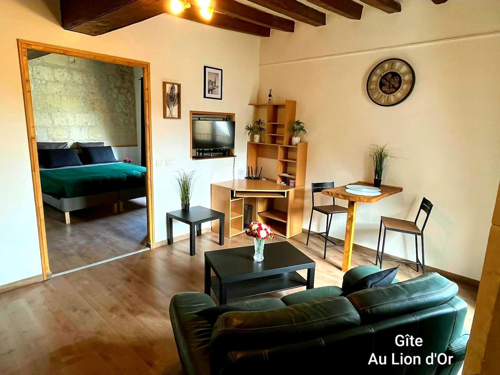 Au Lion D'Or Apartment Les Roches-l'Eveque Bagian luar foto